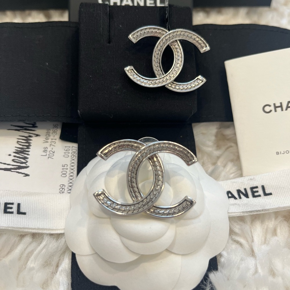 ❌SOLD❌CHANEL 24B XXL Silver CC Logo Stud Earrings - Brand NEW with TAG & RECEIPT - Picture 6 of 9